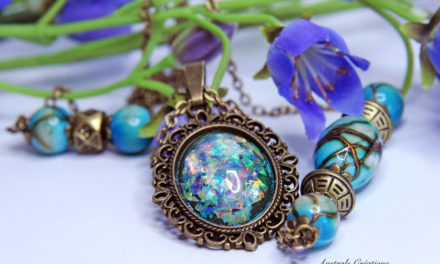Sautoir « Glittering Vintage » en bleu opale