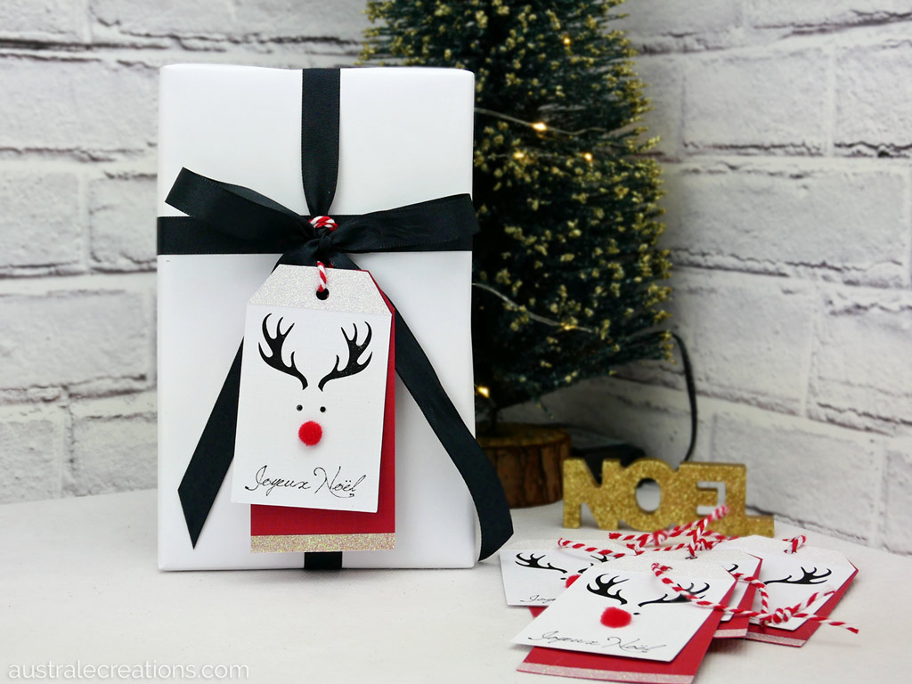 Etiquettes cadeaux de noel en noir, blanc et rouge avec rennes de Noël et pompon.