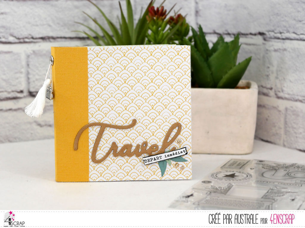 Mini lbum à offrir dans son coffret et sa boite en plastique avec décorations sur le thème du voyage.