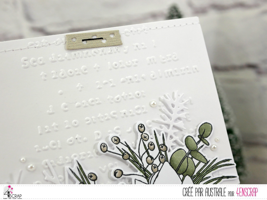 Carte de voeux pour Noël avec Hellébores, embossage texte dans un combo en vert et gris souris.