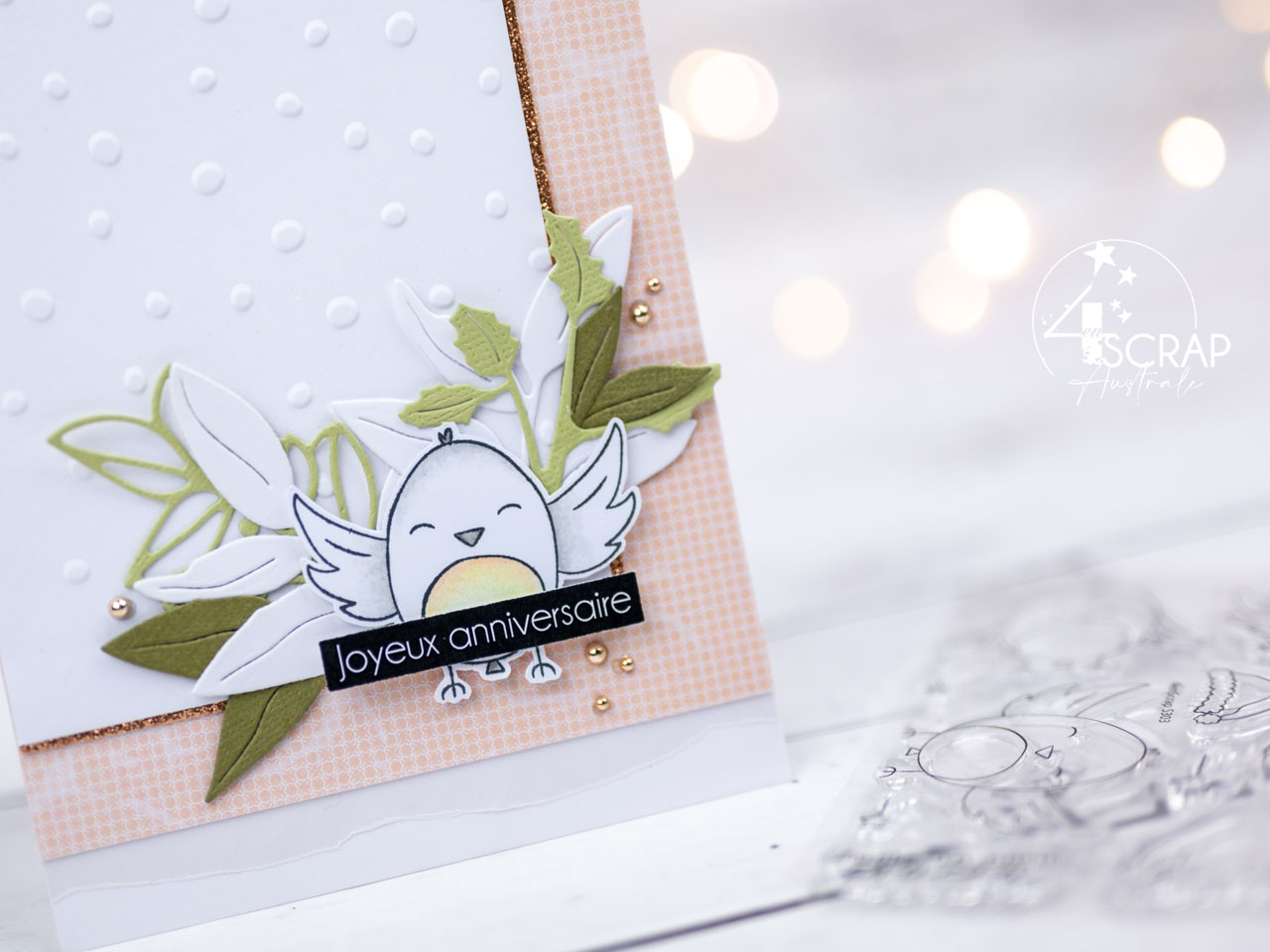 Création d'un ensemble cadeau pour anniversaire avec carte et étiquettes et les petits oiseaux d'hiver et feuillages de la collection Noël 2021 de 4enscrap.