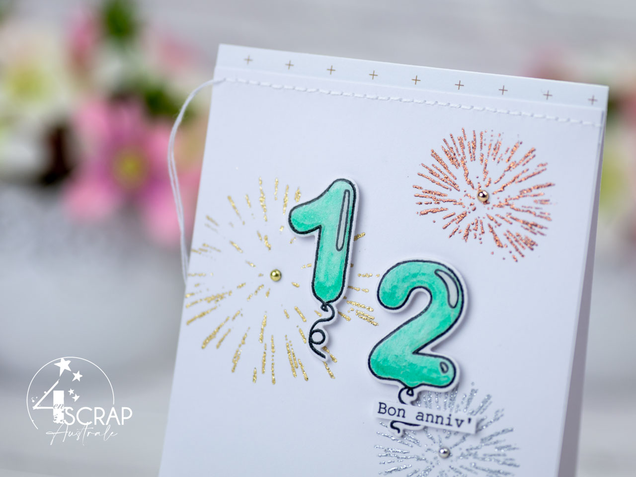 Création d'une carte d'anniversaire avec le chiffre 12 an ballons, feux d'artifices et définition pour la collection anniversaire de 4enscrap.