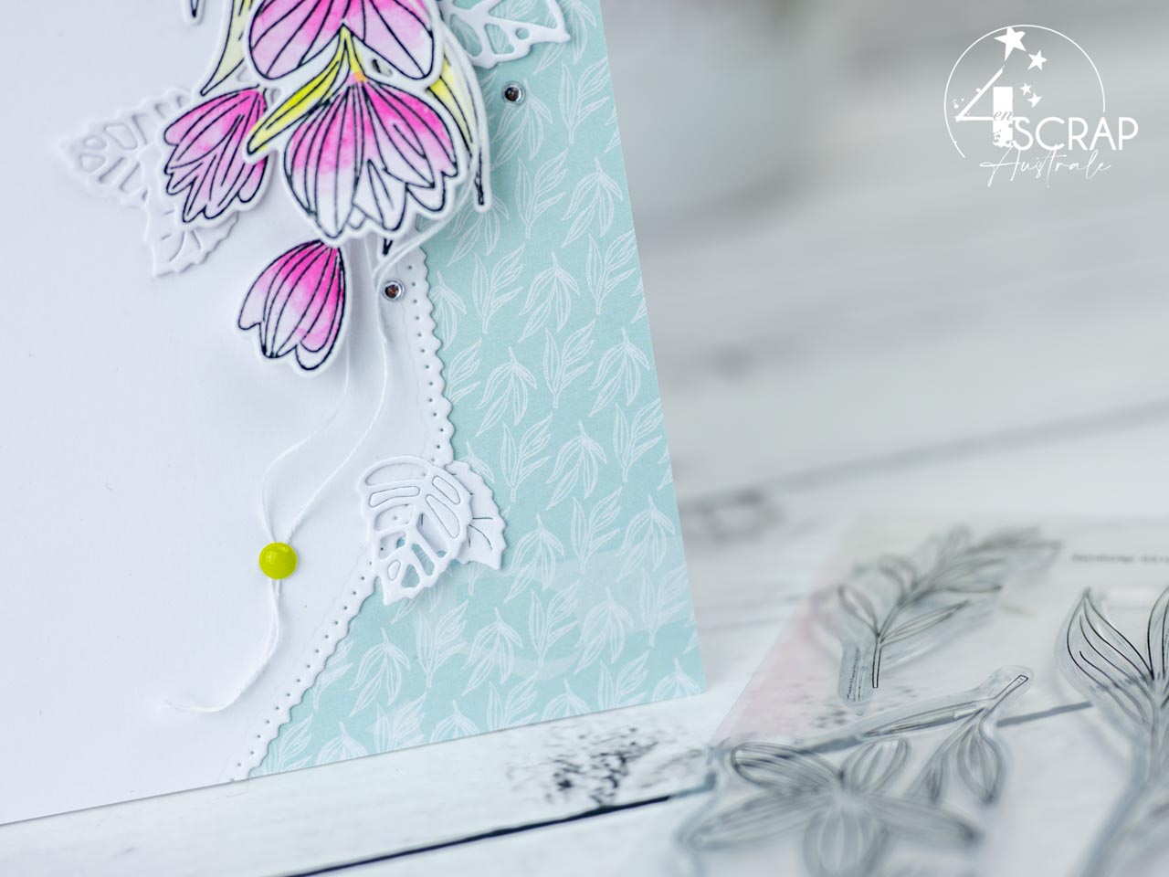 Création d'un duo de cartes de printemps avec de jolies à l'aquarelle, feuillages blancs et quelques diamants.