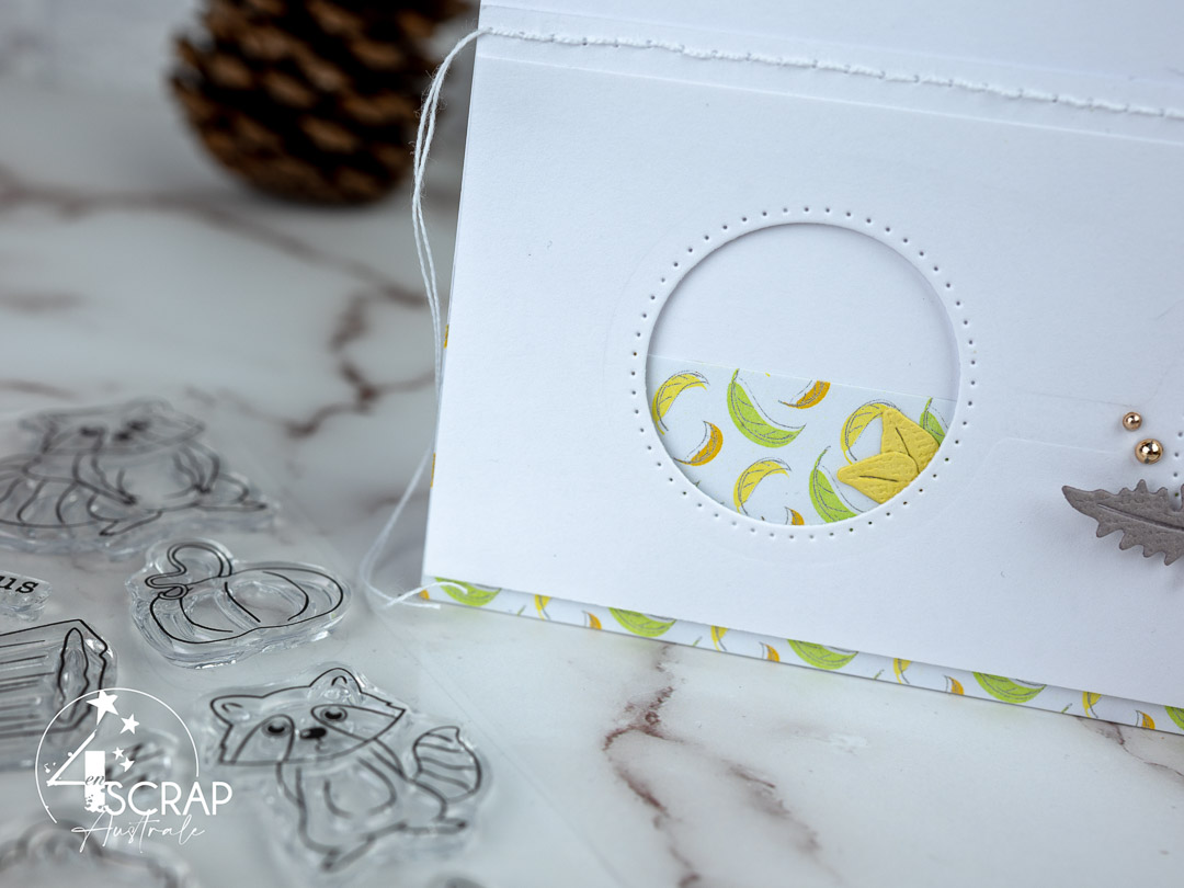 Création d'une carte longue ou slimline card avec un trio de cercle et un adorable raton laveur, feuillages de la collection automne de 4enscrap.