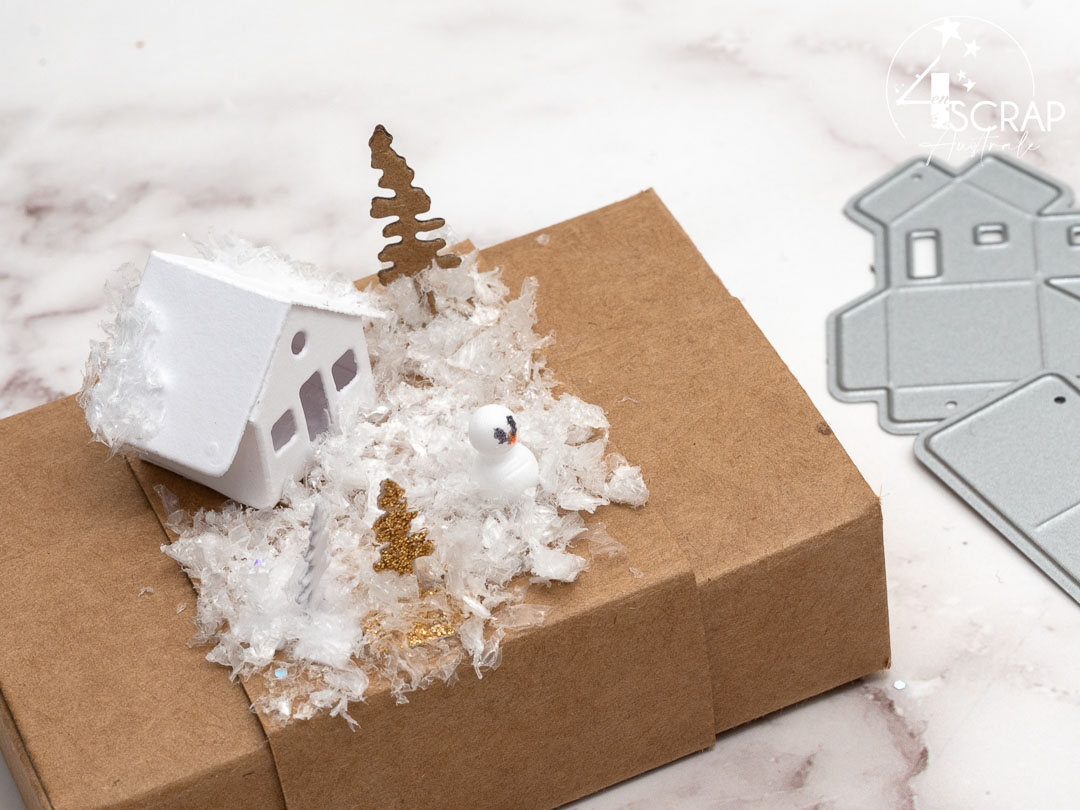 Mon beau chalet : création d'une boite cadeaux pour invités et décoration de table avec petits chalet, bonhommes de neige de 4enscrap