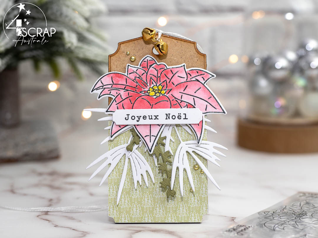 Nos plus belles cartes de voeux : Création d'une étiquette de Noël à partir d'une découpe en bois décorée d'un poinsettia à l'aquarelle.