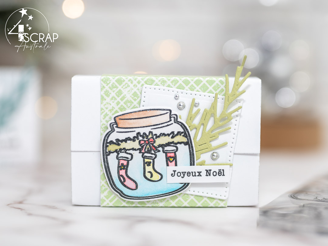Super invitation à créer de 4enscrap : Création de petites boites cadeaux pour invités et gourmandises chocolatées, décorées par les jolies bonbonnes d'hiver de 4enscrap.